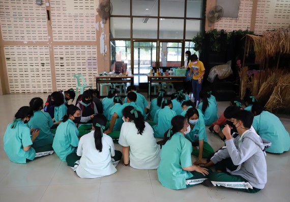 ภาพกิจกรรม  คณะวิทยาศาสตร์และเทคโนโลยี จัดค่ายวิทยาศาสตร์สัญจรโรงเรียนลานกระบือวิทยา