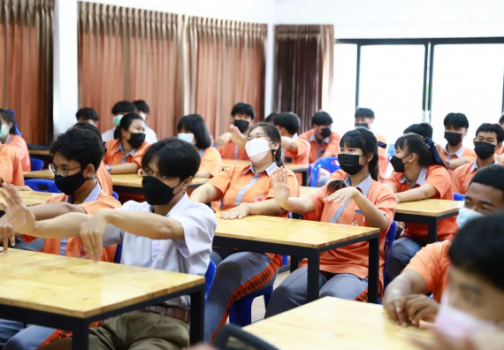 คณะวิทยาศาสตร์และเทคโนโลยี จัดค่ายวิทยาศาสตร์สัญจรโรงเรียนคณฑีพิทยาคม