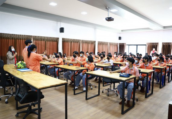 คณะวิทยาศาสตร์และเทคโนโลยี จัดค่ายวิทยาศาสตร์สัญจรโรงเรียนคณฑีพิทยาคม