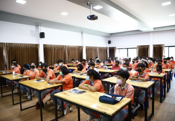 คณะวิทยาศาสตร์และเทคโนโลยี จัดค่ายวิทยาศาสตร์สัญจรโรงเรียนคณฑีพิทยาคม