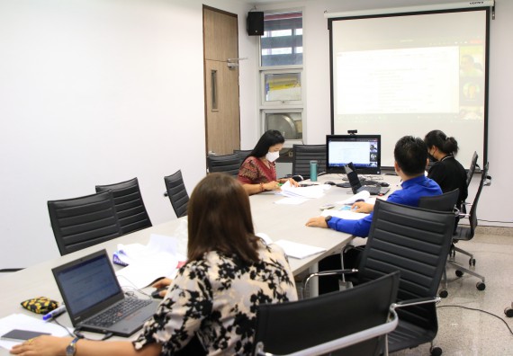 ภาพกิจกรรม ประชุมหลักสูตรเคมี พัฒนาและวิพากษ์หลักสูตร