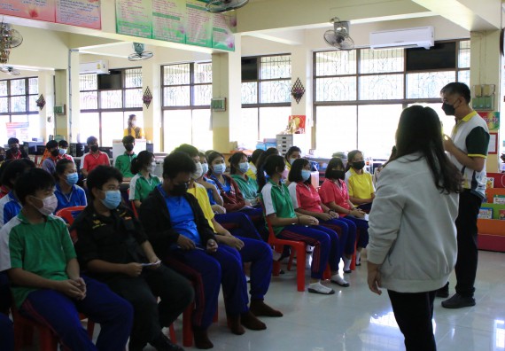 ภาพกิจกรรม คณะวิทยาศาสตร์และเทคโนโลยี จัดกิจกรรมแนะแนวเพื่อประชาสัมพันธ์หลักสูตรโรงเรียนนครไตรตรึงษ์