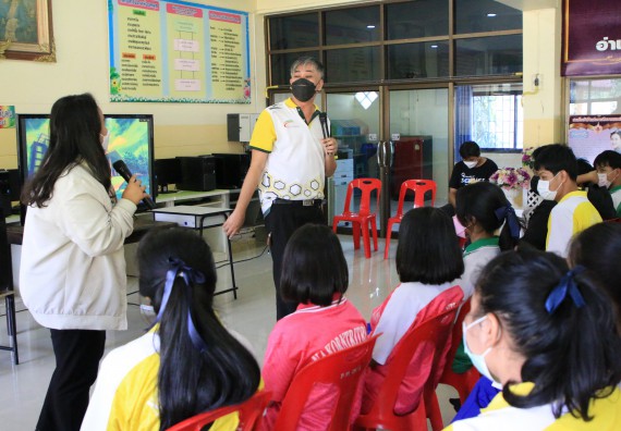 ภาพกิจกรรม คณะวิทยาศาสตร์และเทคโนโลยี จัดกิจกรรมแนะแนวเพื่อประชาสัมพันธ์หลักสูตรโรงเรียนนครไตรตรึงษ์