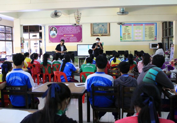 ภาพกิจกรรม คณะวิทยาศาสตร์และเทคโนโลยี จัดกิจกรรมแนะแนวเพื่อประชาสัมพันธ์หลักสูตรโรงเรียนนครไตรตรึงษ์