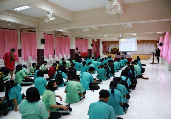 ภาพกิจกรรม  คณะวิทยาศาสตร์และเทคโนโลยี จัดค่ายวิทยาศาสตร์สัญจรโรงเรียนปางมะค่าวิทยาคม