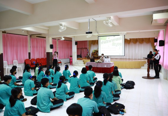 ภาพกิจกรรม  คณะวิทยาศาสตร์และเทคโนโลยี จัดค่ายวิทยาศาสตร์สัญจรโรงเรียนปางมะค่าวิทยาคม