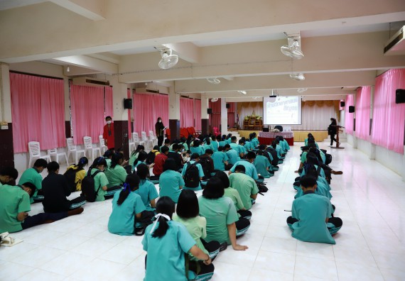 ภาพกิจกรรม  คณะวิทยาศาสตร์และเทคโนโลยี จัดค่ายวิทยาศาสตร์สัญจรโรงเรียนปางมะค่าวิทยาคม