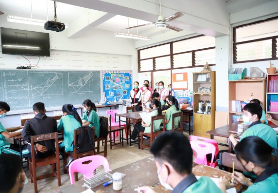 ภาพกิจกรรม  คณะวิทยาศาสตร์และเทคโนโลยี จัดค่ายวิทยาศาสตร์สัญจรโรงเรียนปางมะค่าวิทยาคม