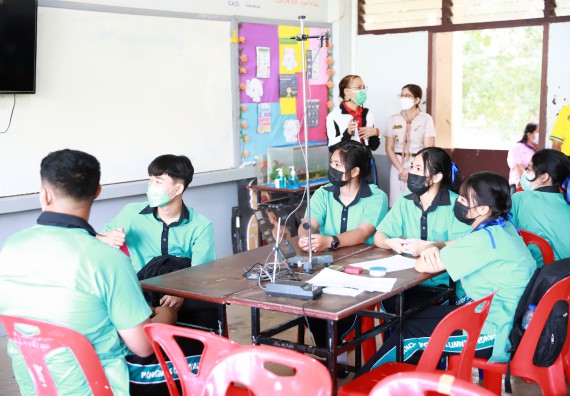 ภาพกิจกรรม  คณะวิทยาศาสตร์และเทคโนโลยี จัดค่ายวิทยาศาสตร์สัญจรโรงเรียนปางมะค่าวิทยาคม