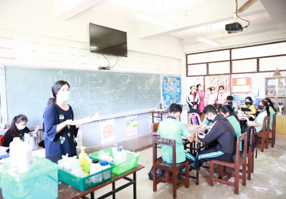 ภาพกิจกรรม  คณะวิทยาศาสตร์และเทคโนโลยี จัดค่ายวิทยาศาสตร์สัญจรโรงเรียนปางมะค่าวิทยาคม