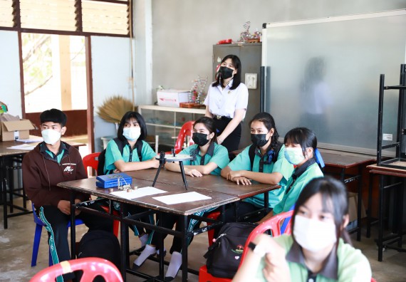 ภาพกิจกรรม  คณะวิทยาศาสตร์และเทคโนโลยี จัดค่ายวิทยาศาสตร์สัญจรโรงเรียนปางมะค่าวิทยาคม