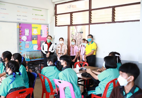 ภาพกิจกรรม  คณะวิทยาศาสตร์และเทคโนโลยี จัดค่ายวิทยาศาสตร์สัญจรโรงเรียนปางมะค่าวิทยาคม