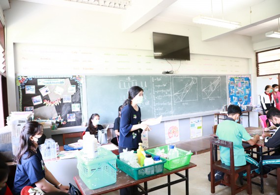 ภาพกิจกรรม  คณะวิทยาศาสตร์และเทคโนโลยี จัดค่ายวิทยาศาสตร์สัญจรโรงเรียนปางมะค่าวิทยาคม