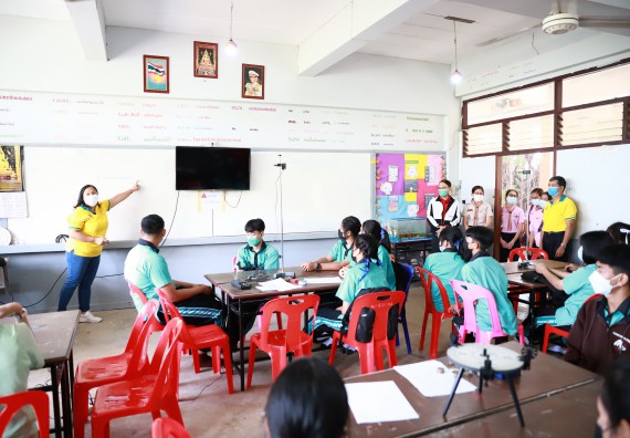 ภาพกิจกรรม  คณะวิทยาศาสตร์และเทคโนโลยี จัดค่ายวิทยาศาสตร์สัญจรโรงเรียนปางมะค่าวิทยาคม