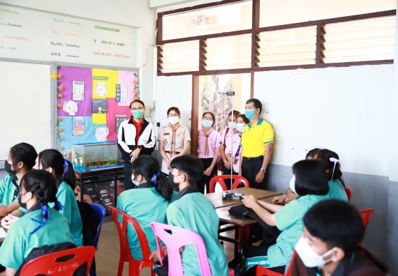 ภาพกิจกรรม  คณะวิทยาศาสตร์และเทคโนโลยี จัดค่ายวิทยาศาสตร์สัญจรโรงเรียนปางมะค่าวิทยาคม