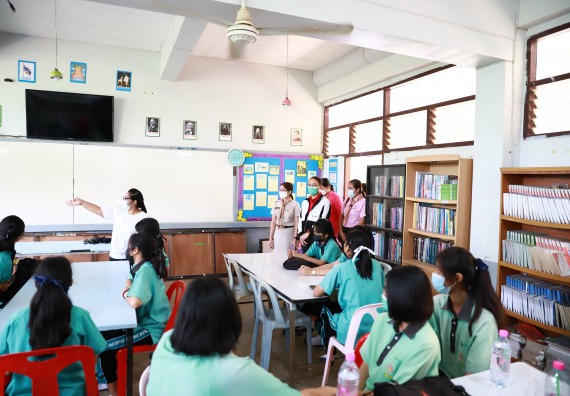 ภาพกิจกรรม  คณะวิทยาศาสตร์และเทคโนโลยี จัดค่ายวิทยาศาสตร์สัญจรโรงเรียนปางมะค่าวิทยาคม