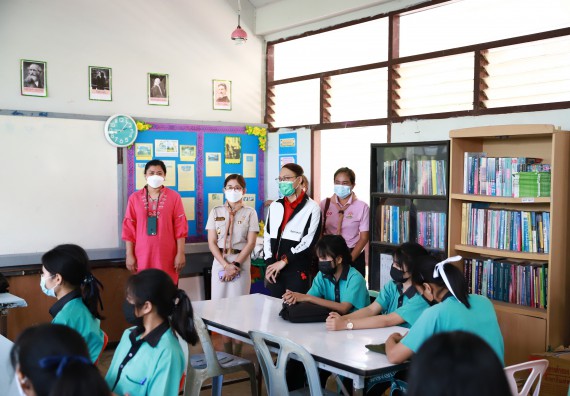 ภาพกิจกรรม  คณะวิทยาศาสตร์และเทคโนโลยี จัดค่ายวิทยาศาสตร์สัญจรโรงเรียนปางมะค่าวิทยาคม