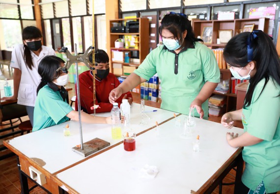 ภาพกิจกรรม  คณะวิทยาศาสตร์และเทคโนโลยี จัดค่ายวิทยาศาสตร์สัญจรโรงเรียนปางมะค่าวิทยาคม