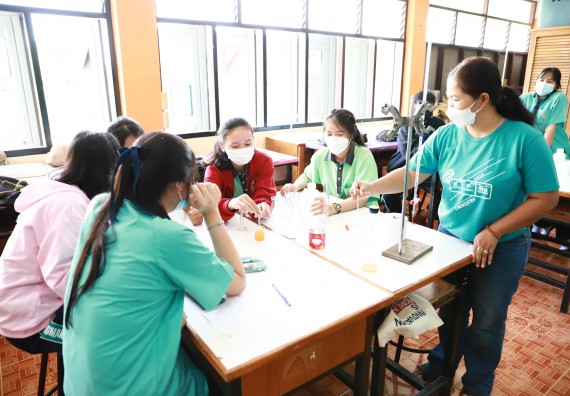 ภาพกิจกรรม  คณะวิทยาศาสตร์และเทคโนโลยี จัดค่ายวิทยาศาสตร์สัญจรโรงเรียนปางมะค่าวิทยาคม