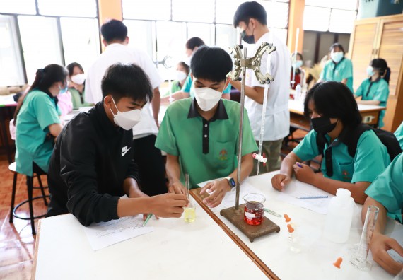 ภาพกิจกรรม  คณะวิทยาศาสตร์และเทคโนโลยี จัดค่ายวิทยาศาสตร์สัญจรโรงเรียนปางมะค่าวิทยาคม