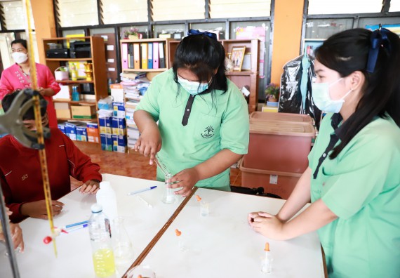 ภาพกิจกรรม  คณะวิทยาศาสตร์และเทคโนโลยี จัดค่ายวิทยาศาสตร์สัญจรโรงเรียนปางมะค่าวิทยาคม