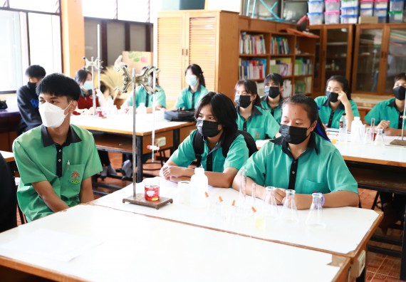 ภาพกิจกรรม  คณะวิทยาศาสตร์และเทคโนโลยี จัดค่ายวิทยาศาสตร์สัญจรโรงเรียนปางมะค่าวิทยาคม