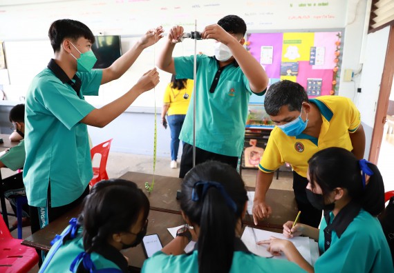 ภาพกิจกรรม  คณะวิทยาศาสตร์และเทคโนโลยี จัดค่ายวิทยาศาสตร์สัญจรโรงเรียนปางมะค่าวิทยาคม