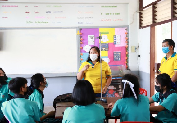 ภาพกิจกรรม  คณะวิทยาศาสตร์และเทคโนโลยี จัดค่ายวิทยาศาสตร์สัญจรโรงเรียนปางมะค่าวิทยาคม
