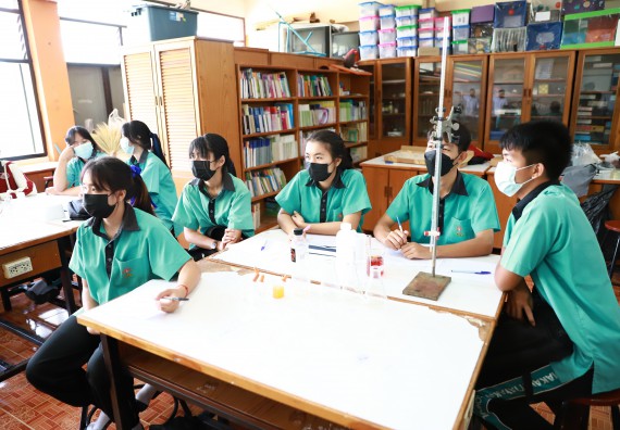 ภาพกิจกรรม  คณะวิทยาศาสตร์และเทคโนโลยี จัดค่ายวิทยาศาสตร์สัญจรโรงเรียนปางมะค่าวิทยาคม