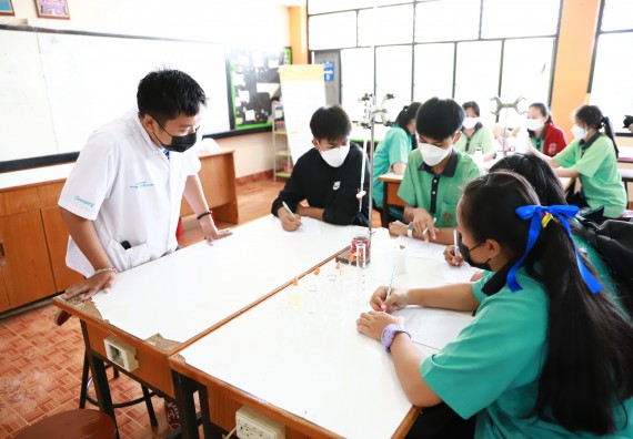 ภาพกิจกรรม  คณะวิทยาศาสตร์และเทคโนโลยี จัดค่ายวิทยาศาสตร์สัญจรโรงเรียนปางมะค่าวิทยาคม