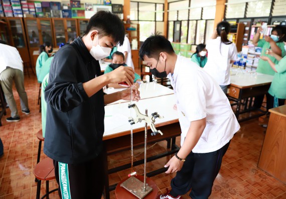 ภาพกิจกรรม  คณะวิทยาศาสตร์และเทคโนโลยี จัดค่ายวิทยาศาสตร์สัญจรโรงเรียนปางมะค่าวิทยาคม
