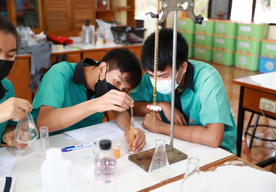 ภาพกิจกรรม  คณะวิทยาศาสตร์และเทคโนโลยี จัดค่ายวิทยาศาสตร์สัญจรโรงเรียนปางมะค่าวิทยาคม