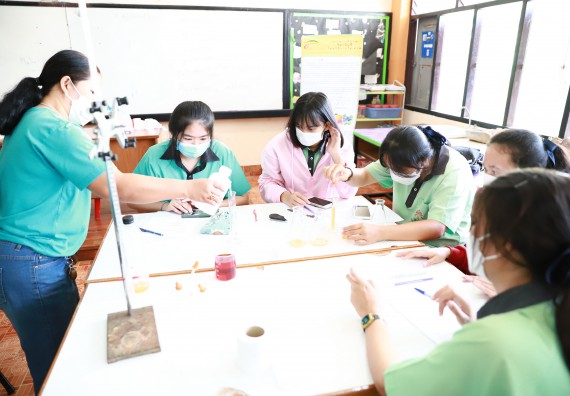 ภาพกิจกรรม  คณะวิทยาศาสตร์และเทคโนโลยี จัดค่ายวิทยาศาสตร์สัญจรโรงเรียนปางมะค่าวิทยาคม