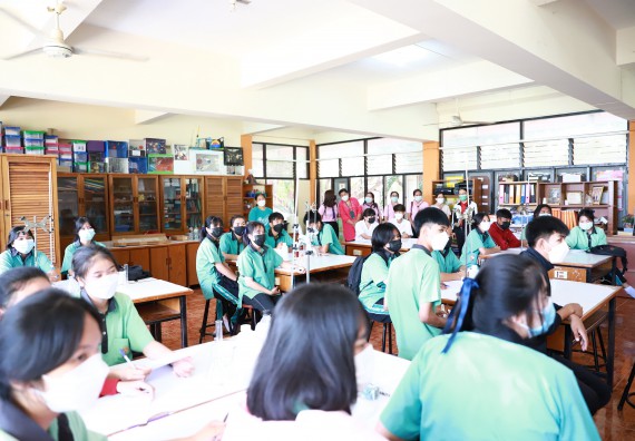 ภาพกิจกรรม  คณะวิทยาศาสตร์และเทคโนโลยี จัดค่ายวิทยาศาสตร์สัญจรโรงเรียนปางมะค่าวิทยาคม