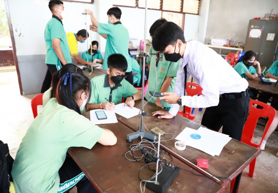 ภาพกิจกรรม  คณะวิทยาศาสตร์และเทคโนโลยี จัดค่ายวิทยาศาสตร์สัญจรโรงเรียนปางมะค่าวิทยาคม