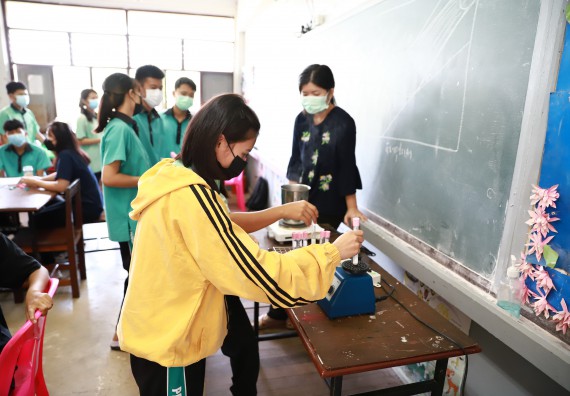 ภาพกิจกรรม  คณะวิทยาศาสตร์และเทคโนโลยี จัดค่ายวิทยาศาสตร์สัญจรโรงเรียนปางมะค่าวิทยาคม