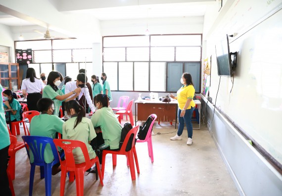 ภาพกิจกรรม  คณะวิทยาศาสตร์และเทคโนโลยี จัดค่ายวิทยาศาสตร์สัญจรโรงเรียนปางมะค่าวิทยาคม