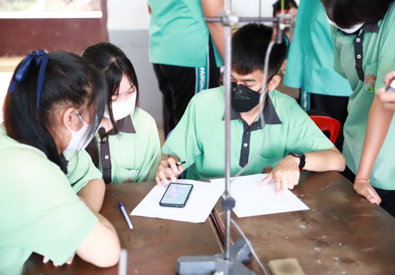 ภาพกิจกรรม  คณะวิทยาศาสตร์และเทคโนโลยี จัดค่ายวิทยาศาสตร์สัญจรโรงเรียนปางมะค่าวิทยาคม