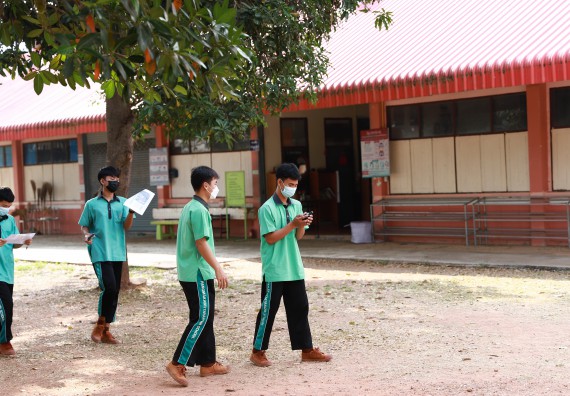 ภาพกิจกรรม  คณะวิทยาศาสตร์และเทคโนโลยี จัดค่ายวิทยาศาสตร์สัญจรโรงเรียนปางมะค่าวิทยาคม