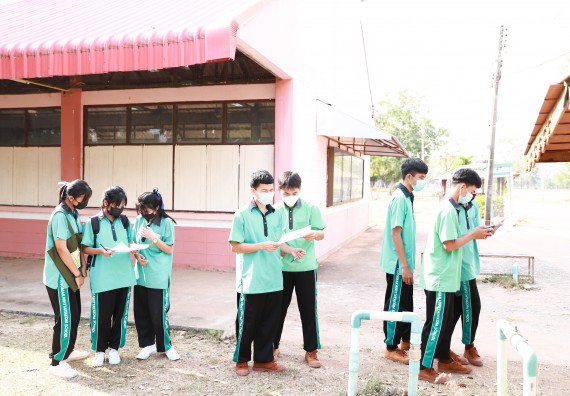 ภาพกิจกรรม  คณะวิทยาศาสตร์และเทคโนโลยี จัดค่ายวิทยาศาสตร์สัญจรโรงเรียนปางมะค่าวิทยาคม