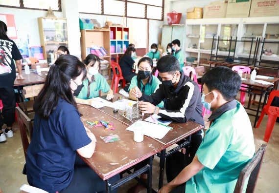 ภาพกิจกรรม  คณะวิทยาศาสตร์และเทคโนโลยี จัดค่ายวิทยาศาสตร์สัญจรโรงเรียนปางมะค่าวิทยาคม