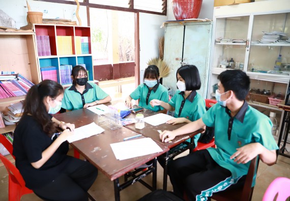 ภาพกิจกรรม  คณะวิทยาศาสตร์และเทคโนโลยี จัดค่ายวิทยาศาสตร์สัญจรโรงเรียนปางมะค่าวิทยาคม