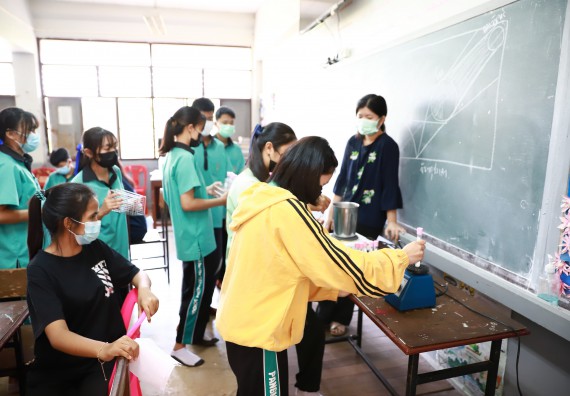 ภาพกิจกรรม  คณะวิทยาศาสตร์และเทคโนโลยี จัดค่ายวิทยาศาสตร์สัญจรโรงเรียนปางมะค่าวิทยาคม