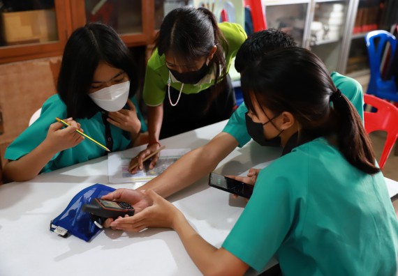 ภาพกิจกรรม  คณะวิทยาศาสตร์และเทคโนโลยี จัดค่ายวิทยาศาสตร์สัญจรโรงเรียนปางมะค่าวิทยาคม