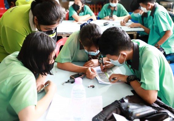 ภาพกิจกรรม  คณะวิทยาศาสตร์และเทคโนโลยี จัดค่ายวิทยาศาสตร์สัญจรโรงเรียนปางมะค่าวิทยาคม