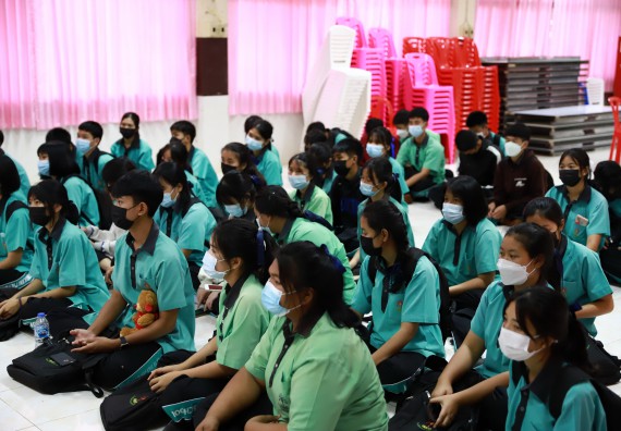 ภาพกิจกรรม  คณะวิทยาศาสตร์และเทคโนโลยี จัดค่ายวิทยาศาสตร์สัญจรโรงเรียนปางมะค่าวิทยาคม