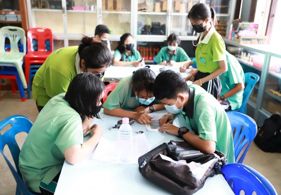 ภาพกิจกรรม  คณะวิทยาศาสตร์และเทคโนโลยี จัดค่ายวิทยาศาสตร์สัญจรโรงเรียนปางมะค่าวิทยาคม