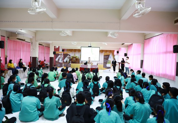 ภาพกิจกรรม  คณะวิทยาศาสตร์และเทคโนโลยี จัดค่ายวิทยาศาสตร์สัญจรโรงเรียนปางมะค่าวิทยาคม