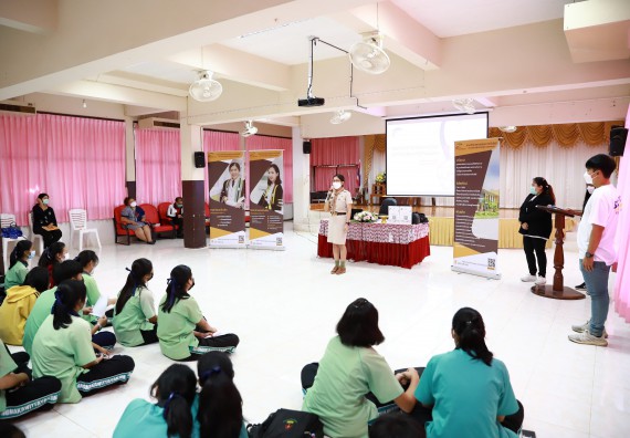 ภาพกิจกรรม  คณะวิทยาศาสตร์และเทคโนโลยี จัดค่ายวิทยาศาสตร์สัญจรโรงเรียนปางมะค่าวิทยาคม