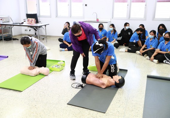 ภาพกิจกรรม  โปรแกรมวิชาสาธารณสุขศาสตร์ จัดกิจกรรมอบรมการช่วยเหลือผู้ป่วยฉุกเฉิน